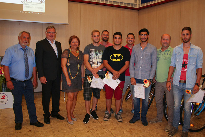 Klasse 3A und 3L Bauspengler ausgezeichnete SchülerInnen, der BS für Spengler, Karosseriebau und Metalltechnik (SKM) Klassenvorstand: BOL Dipl.Päd. SR Josef WITTICH, VL Mag. Andrea HUBER-WAIGLEIN Direktor: OSR Dipl.-Päd. Ing. Berthold Kunitzky 