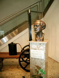 Büste von Siegfried Marcus - Siegfried Marcus Berufsschule