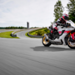 2022 Yamaha R-Series Modelle feiern Yamahas Grand-Prix-Renngeschichte_61585ee8124bc.png