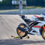 2022 Yamaha R-Series Modelle feiern Yamahas Grand-Prix-Renngeschichte_61585eea343dc.png