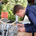 Motorradtechnik: 2) Messübung – Zylinder und Kolben sind zu vermessen und es ist zu prüfen, ob Verschleißgrenzen erreicht worden sind