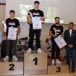 Vlnr.: BR Stv. Dieter Merkl, Philipp Trella (2. Platz), Felix Haas (1. Platz), Abdülkadir Yayla (3. Platz),  IM Ing. Georg Ringseis und BDS Ing. Ernst Bauer, BEd