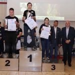 Vlnr.: BR Stv. Dieter Merkl, Matthias Winkler (2. Platz), Felix Raub (1. Platz), Taita-Theres Ekelhardt (3. Platz), IM Ing. Georg Ringseis, BDS Ing. Ernst Bauer, BEd und Thomas Rab