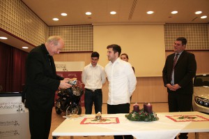 Am 05.12.2017 besuchte Kardinal Christoph Schönborn die Siegfried Marcus Berufsschule in Strebersdorf